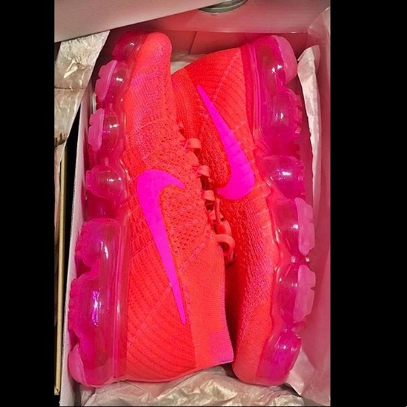 nike vapormax hot pink
